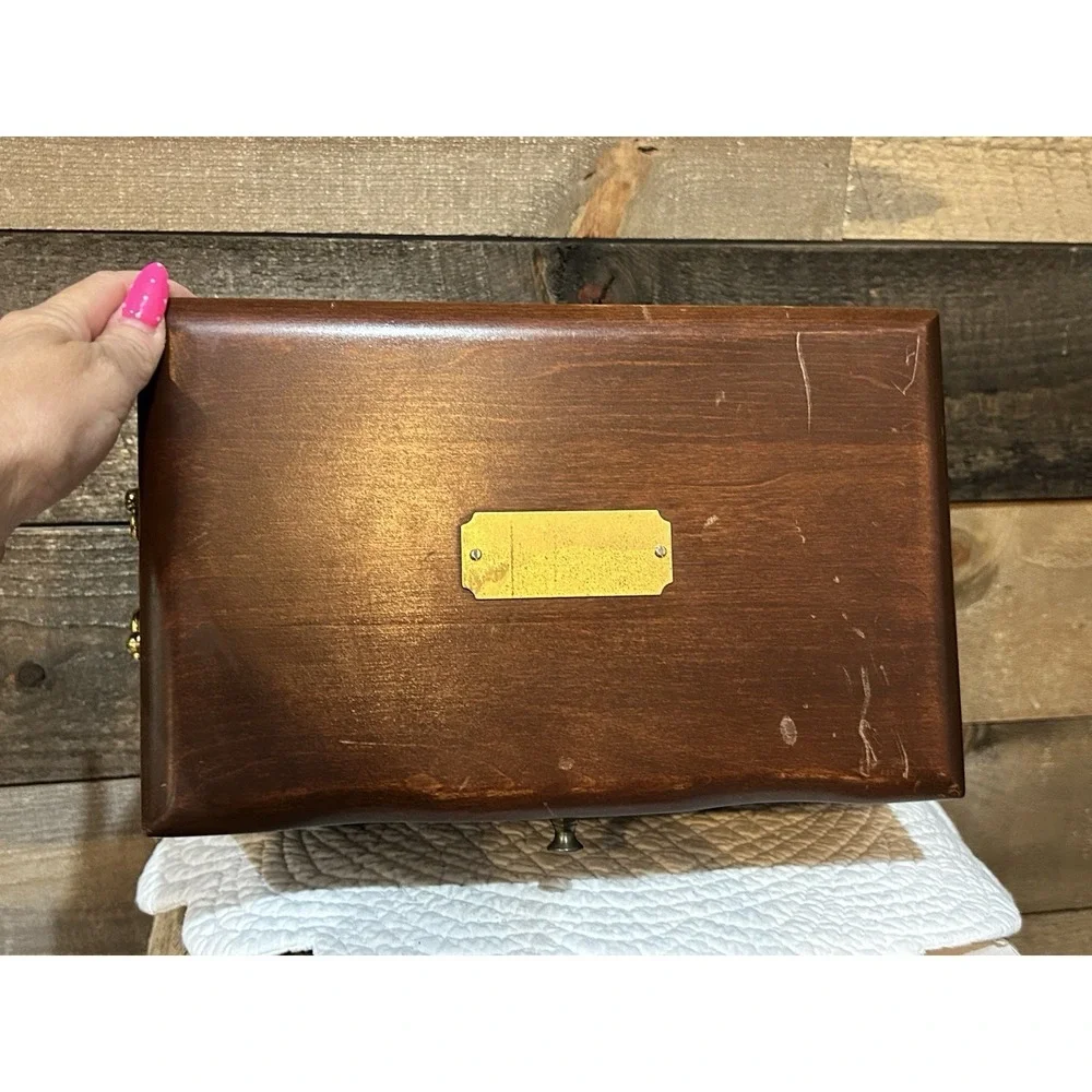 VTG MAHOGANY (?) JEWELRY BOX W/REMOVABLE TRAY & Yellow LINING